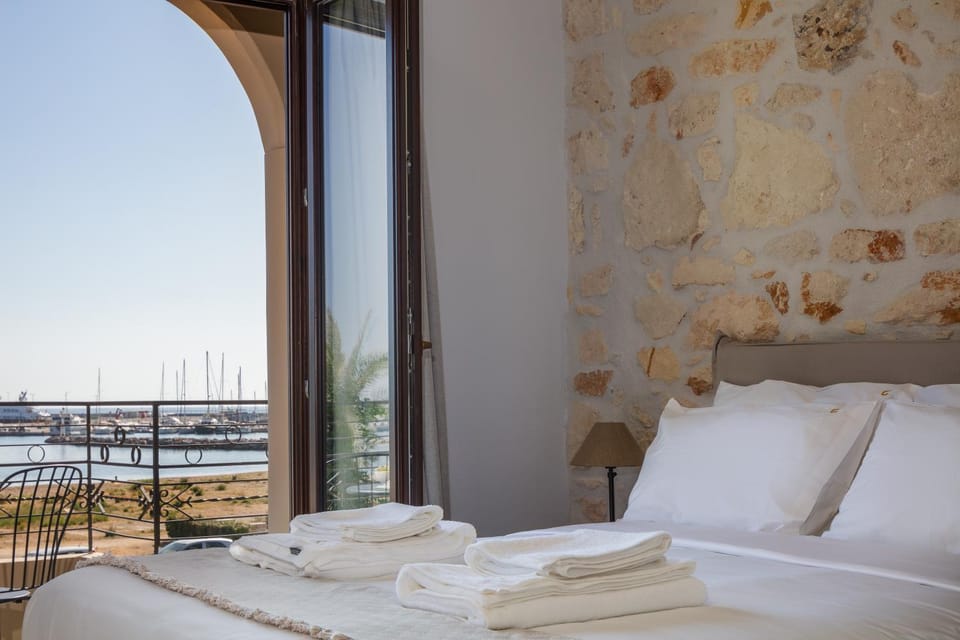 Property building, Bed, View (from property/room), View (from property/room), Balcony/Terrace, Bedroom, Sea view, Location