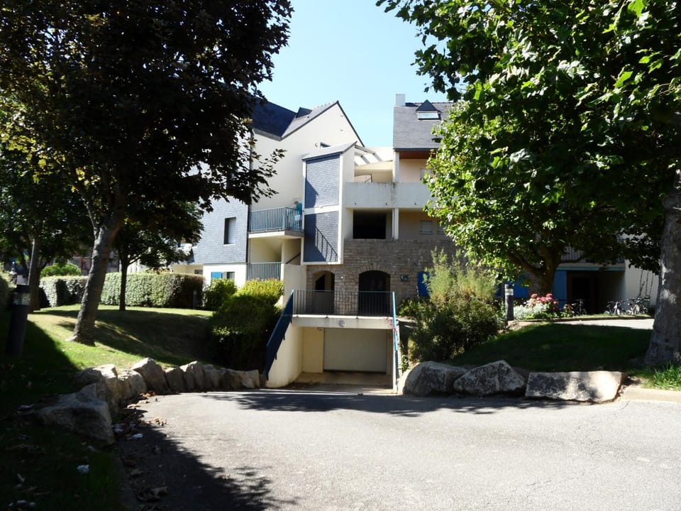 Property building, Spring, Day