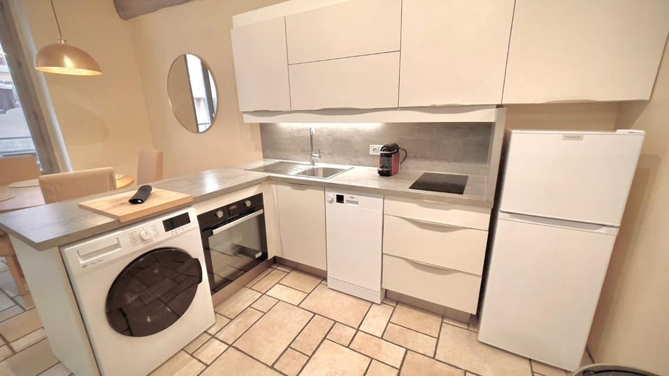 Proche du Cours Saleya et de la plage, dans le vieux Nice, spacieux et climatisé Apartment in Nice