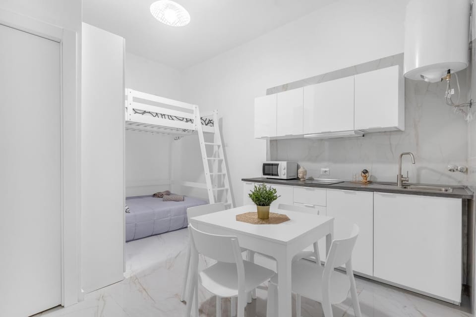 Kitchen or kitchenette, Dining area, stove, air conditioner