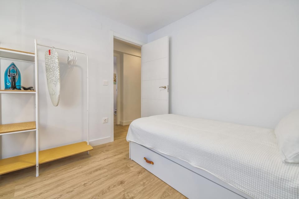 Bed, Bedroom, flat iron