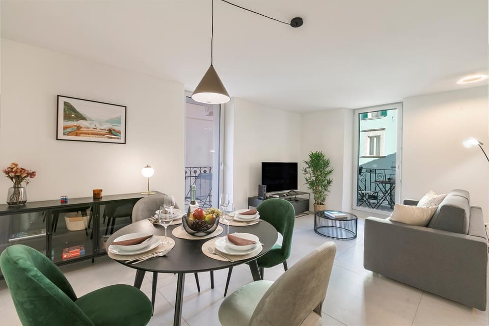 Living room, Dining area
