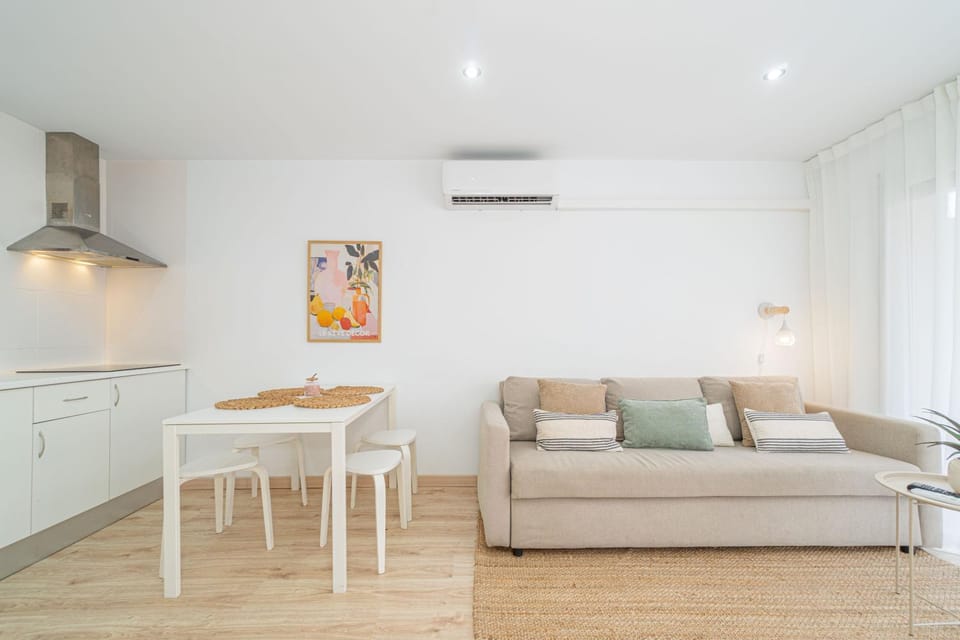 Living room, Seating area, Dining area, air conditioner