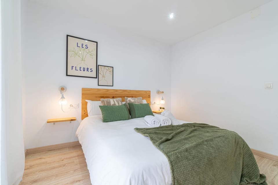 Bed, Photo of the whole room, Bedroom