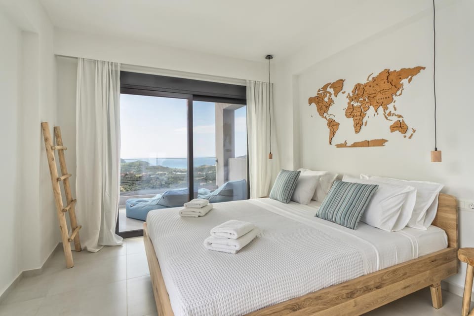 Villa April, Seaview and pool Villa in Crete