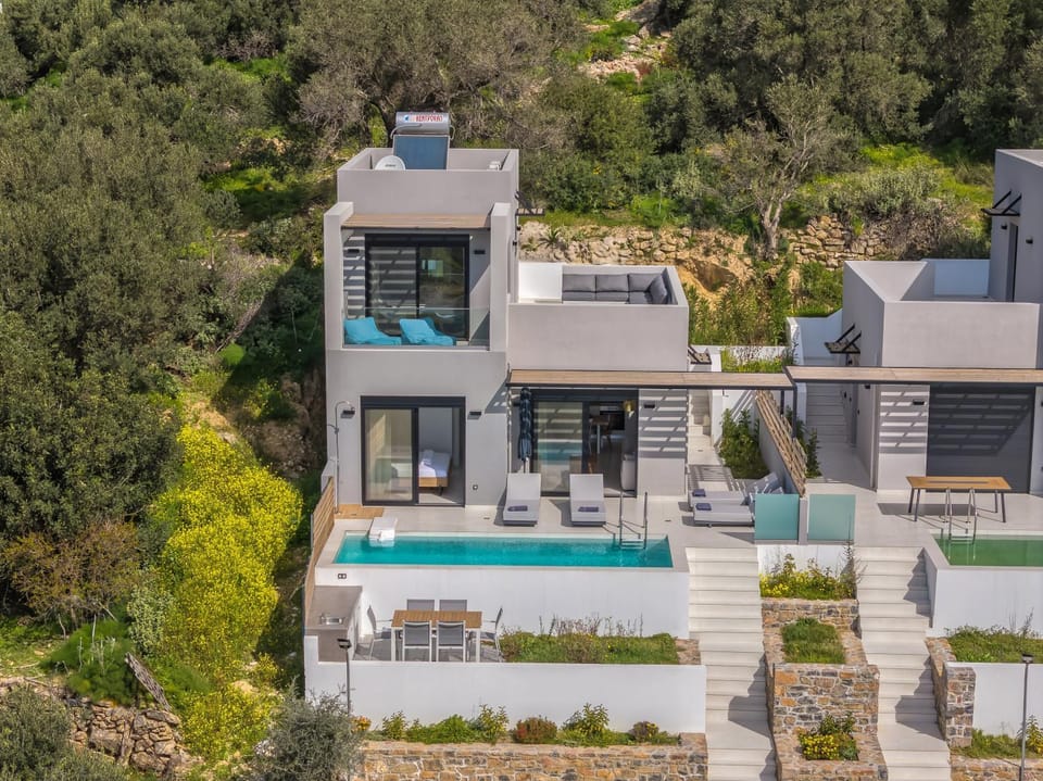 Villa April, Seaview and pool Villa in Crete