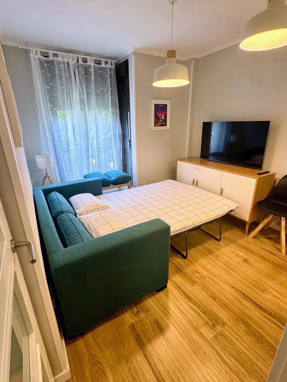 Airport Madrid Plenilunio Suites blue Apartment in Madrid