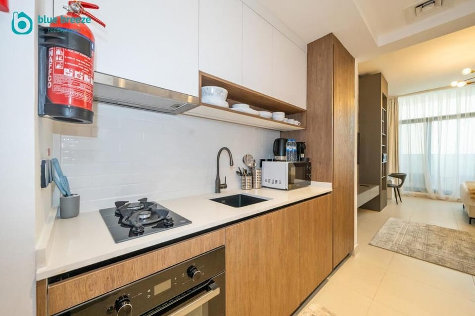 Blue Breeze - Trendy Studio with Balcony & Stylish Interiors Apartment in Dubai