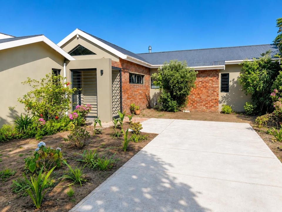 Property building, Spring, Day, Garden, Garden view