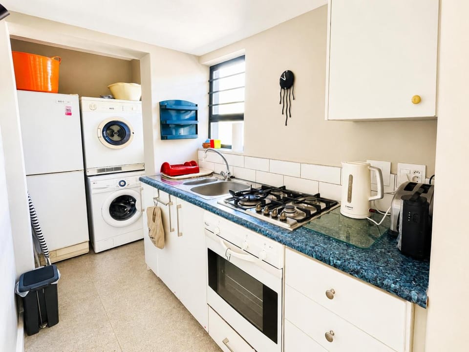Coffee/tea facilities, Kitchen or kitchenette, pet friendly, stove, toaster, towels, washing machine, dryer