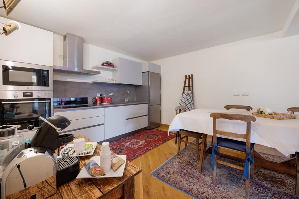 Property building, Kitchen or kitchenette, Living room