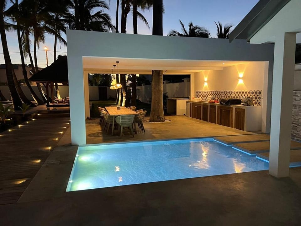 Villa de luxe La Palmeraie à Saint Gilles les Bains accès direct plage Villa in Saint-Paul