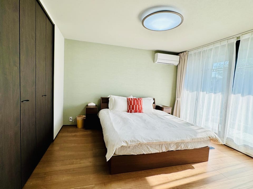 Bed, Photo of the whole room, Bedroom