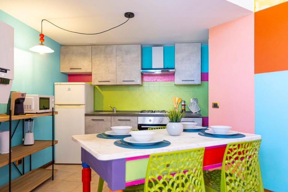 Kitchen or kitchenette, Dining area, oven, toaster