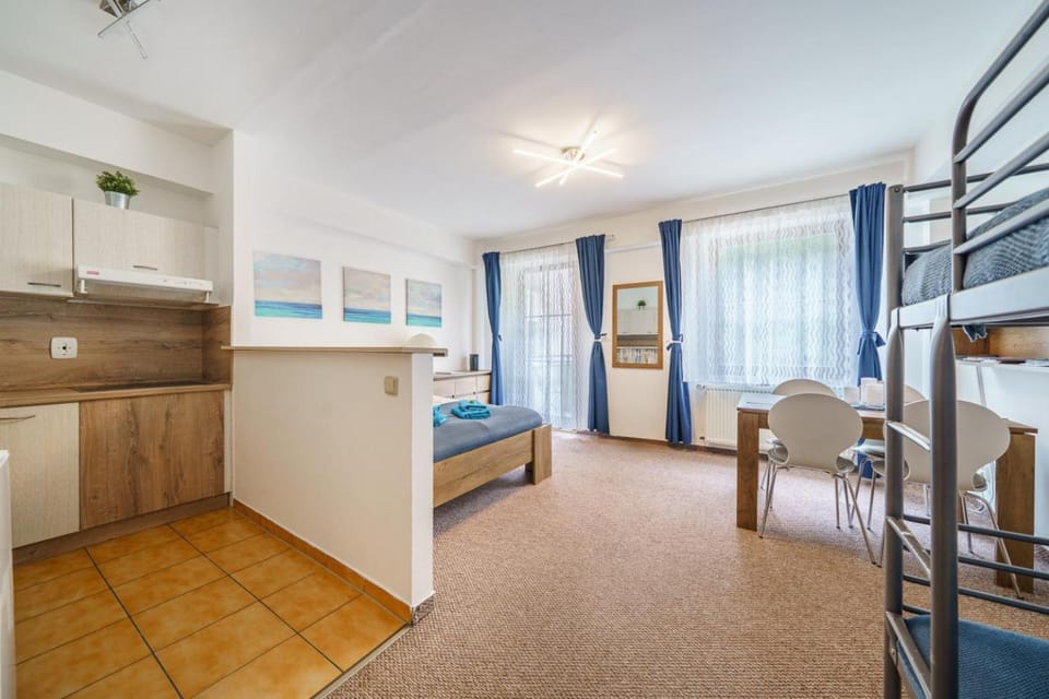 Bed, Kitchen or kitchenette, Living room, Photo of the whole room, Seating area, Dining area, Bedroom