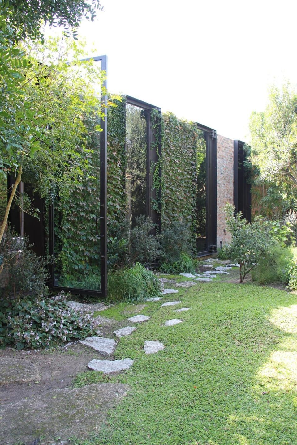 Property building, Facade/entrance, Garden, Garden, Garden view
