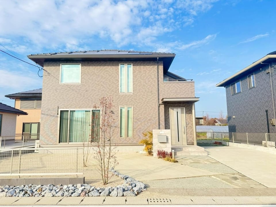 Property building, Day