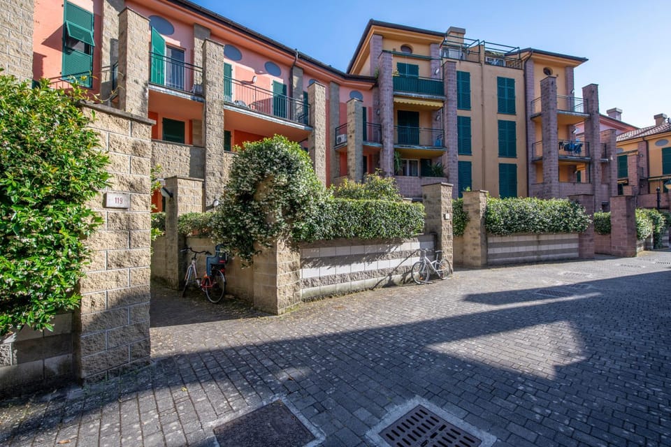 Property building, Neighbourhood, Street view