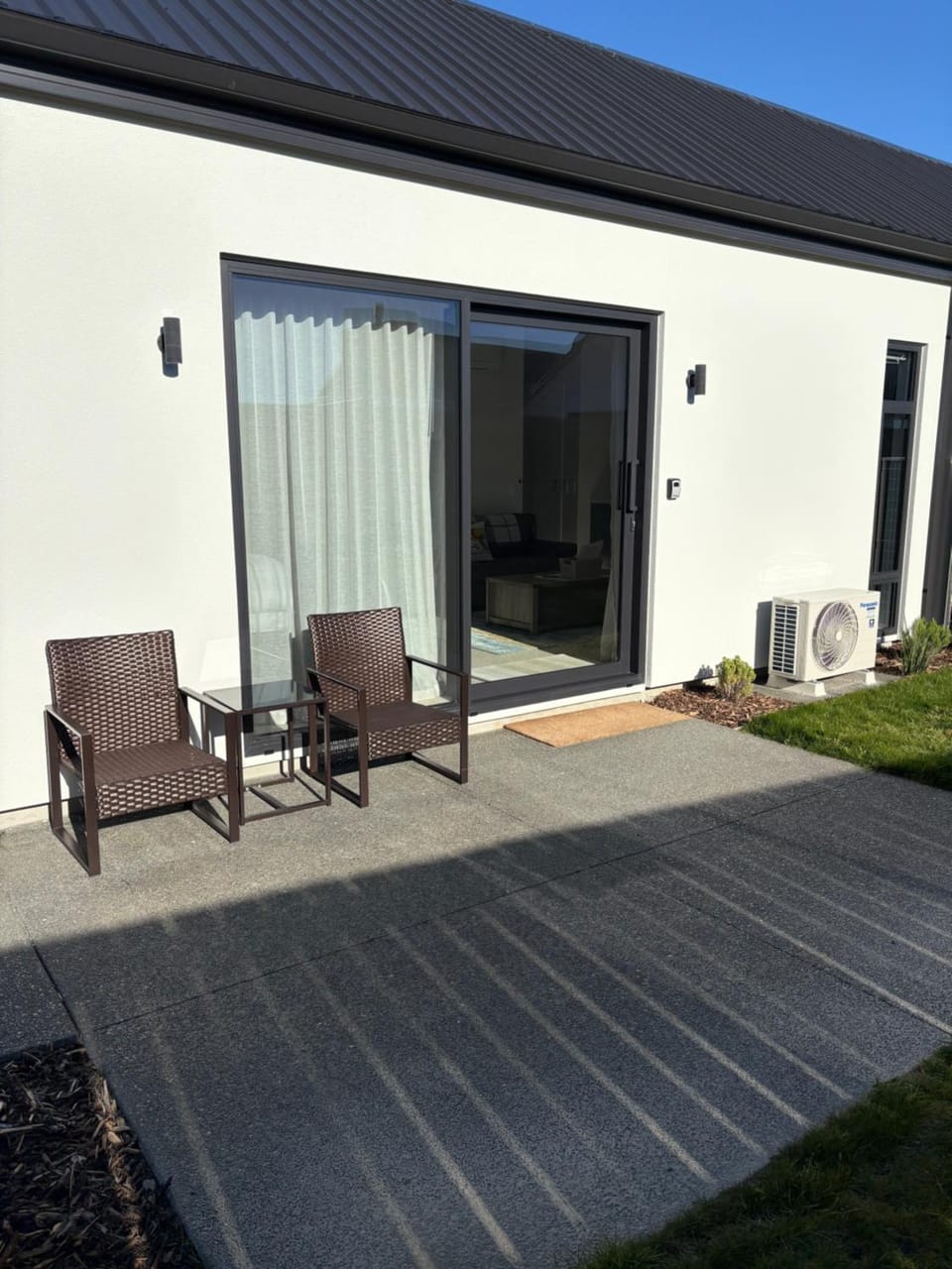 Mountain Abode Studio Bed and Breakfast in Canterbury