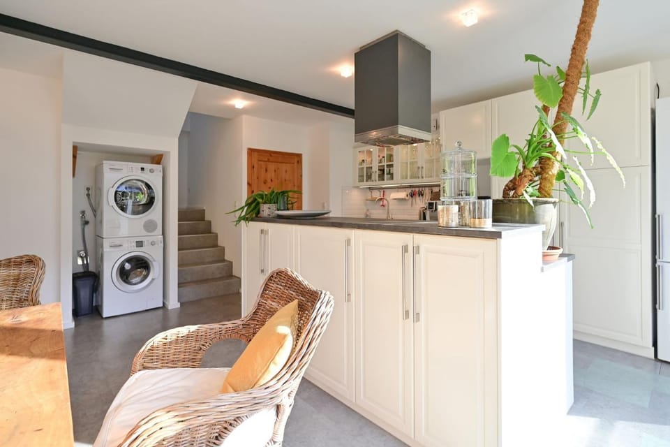 Kitchen or kitchenette, Seating area, washing machine, dryer