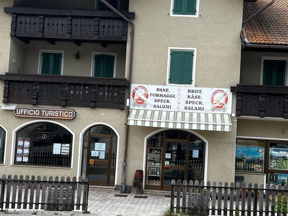 Supermarket/grocery shop