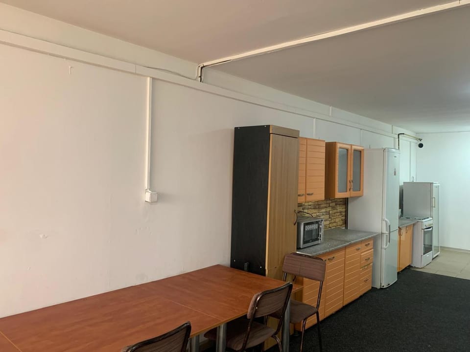 Kitchen or kitchenette, Dining area, oven