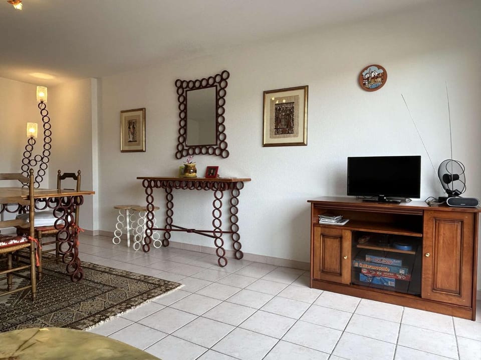 TV and multimedia, Seating area
