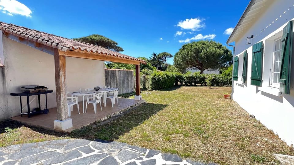 Property building, Patio, Garden, Garden view