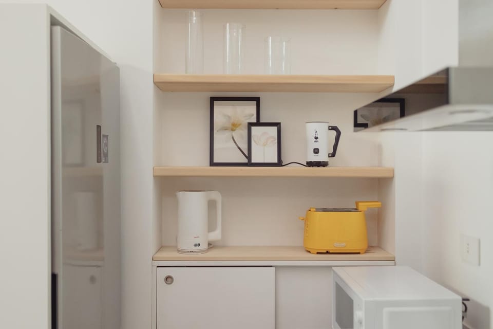 Coffee/tea facilities, Kitchen or kitchenette, microwave, toaster
