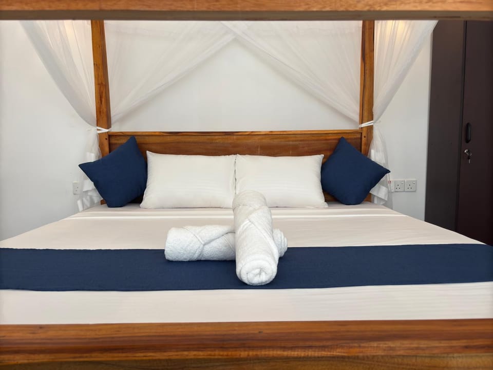 Bed, towels