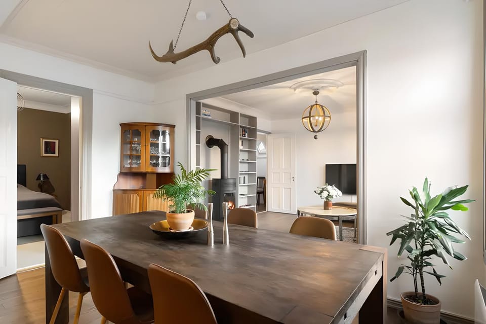 Living room, Photo of the whole room, Dining area, fireplace