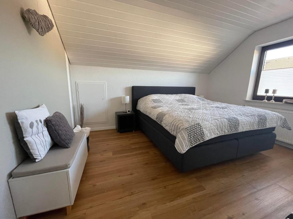 Bed, Photo of the whole room, Bedroom
