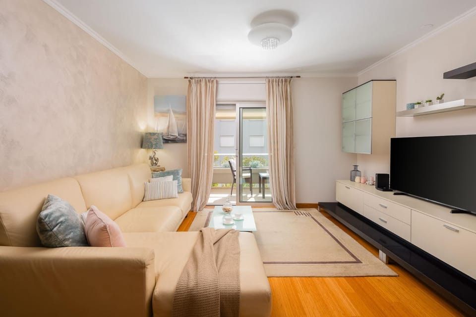 Communal lounge/ TV room, TV and multimedia, Living room, Seating area