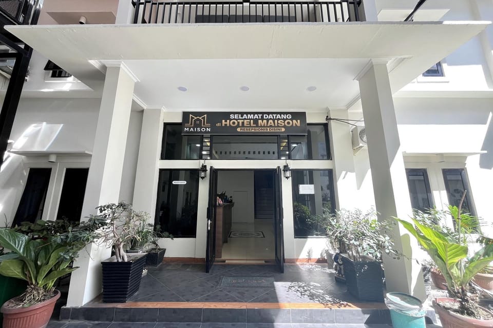 Property building, Facade/entrance