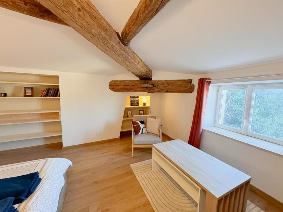 Bed, Living room, Photo of the whole room, Seating area, Bedroom, hair dresser