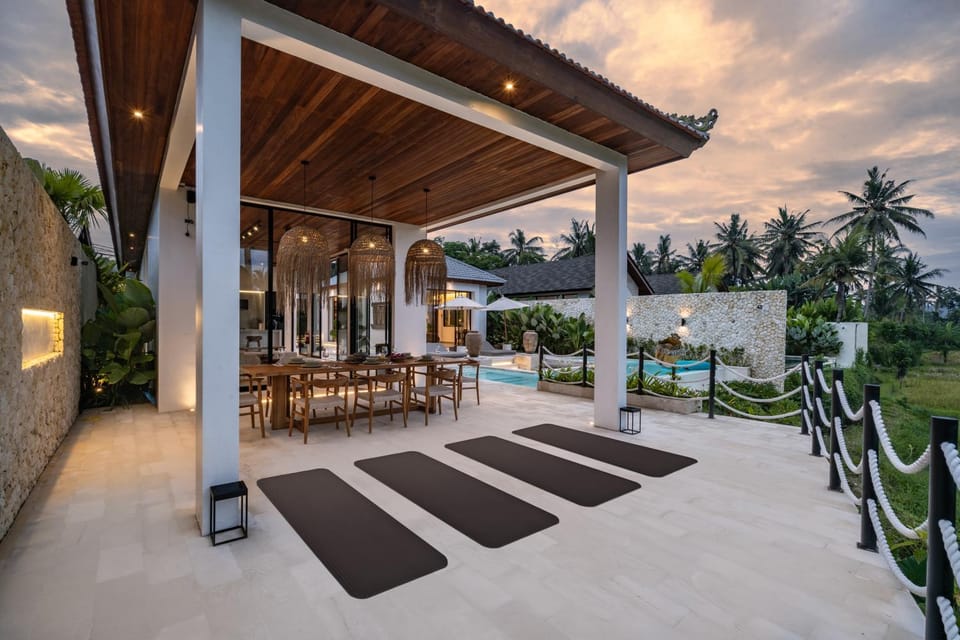 Property building, View (from property/room), Dining area, Pool view
