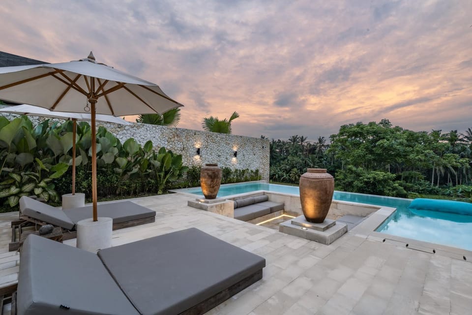 View (from property/room), Pool view, Swimming pool, sunbed
