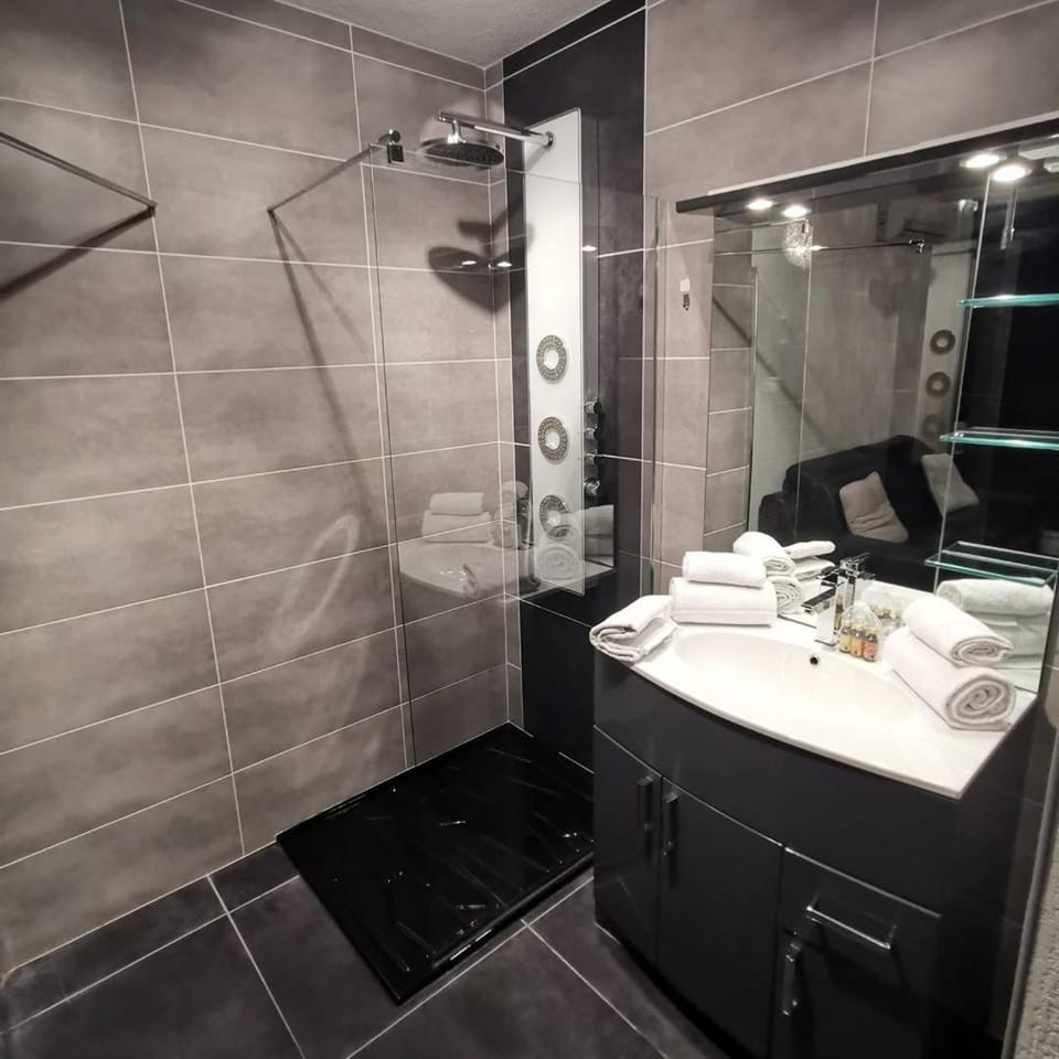 STUDIO ENVIE - Héliopolis L 7 - Luxe -By AGN - 2 personnes Apartment in Agde