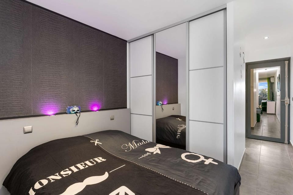 Bed, Photo of the whole room, Bedroom, wardrobe