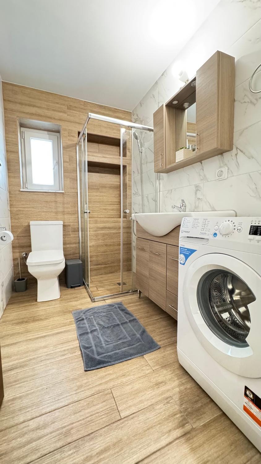 Toilet, Bathroom, washing machine