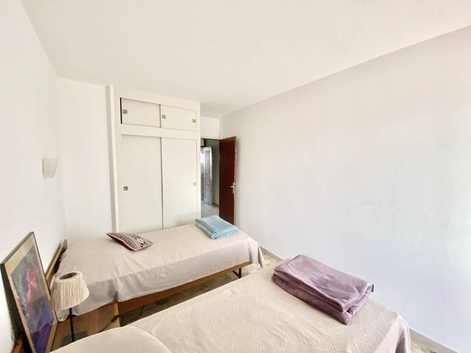 APPARTEMENT CLIMATISE 2 CHAMBRES VUE MER ET PARKING Apartment in Le Grau-du-Roi