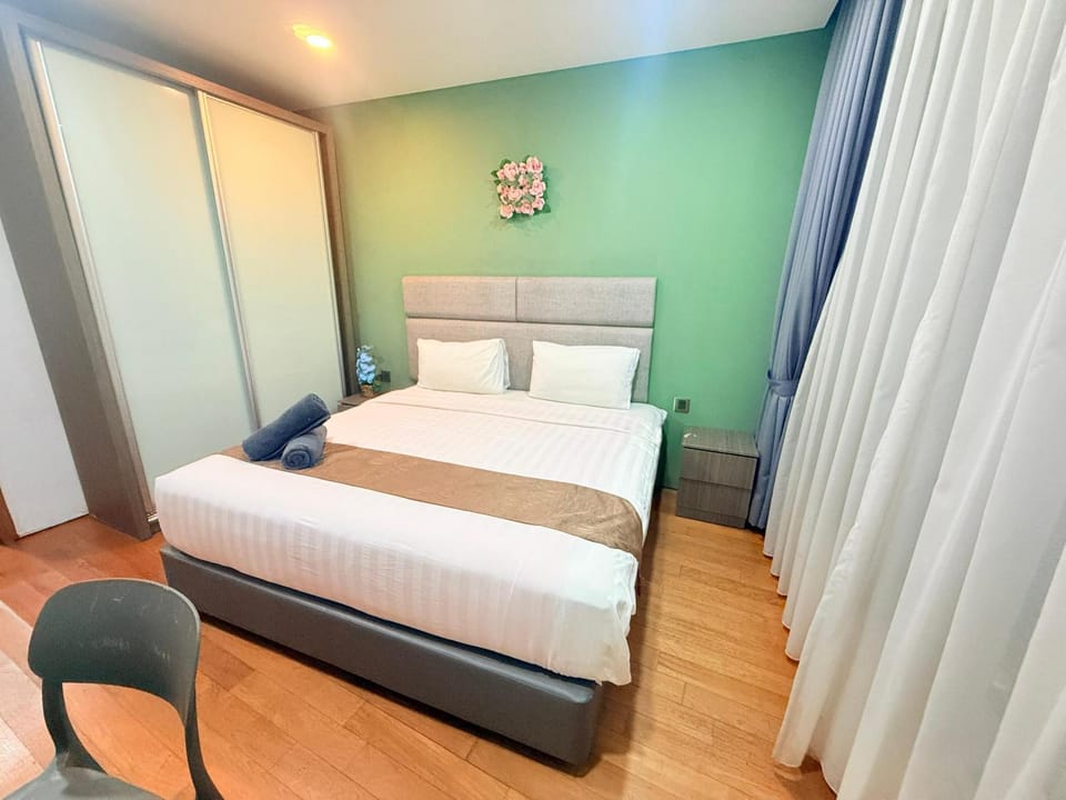 Bed, Photo of the whole room, Bedroom, wardrobe