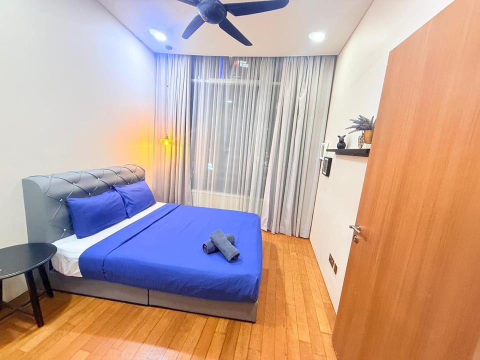 Bed, Photo of the whole room, Bedroom, towels, wardrobe