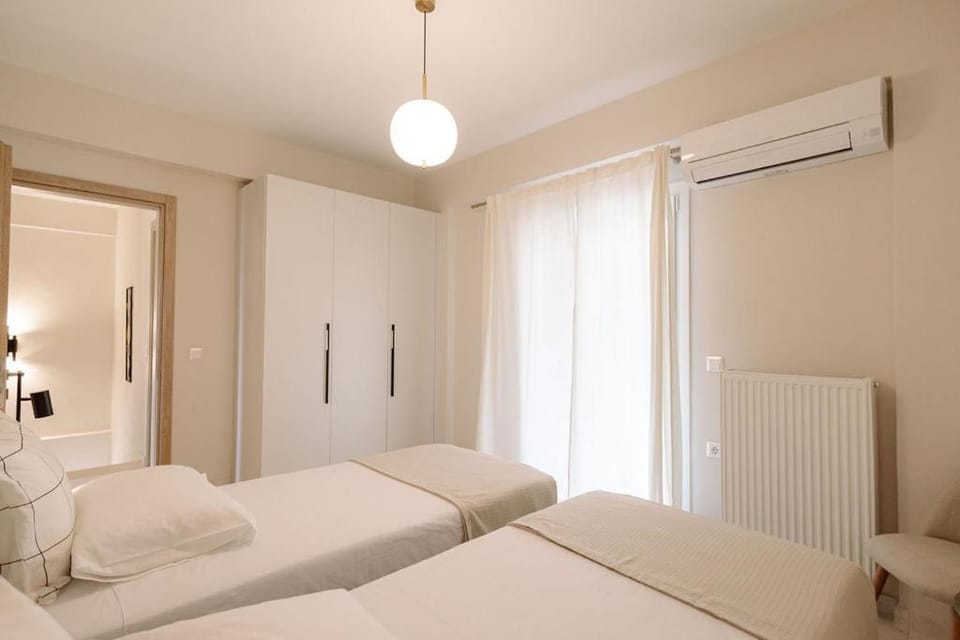 Bed, Photo of the whole room, Bedroom, internet, air conditioner