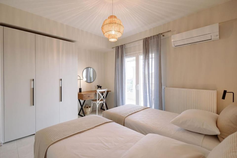 Bed, Photo of the whole room, Bedroom, internet, air conditioner