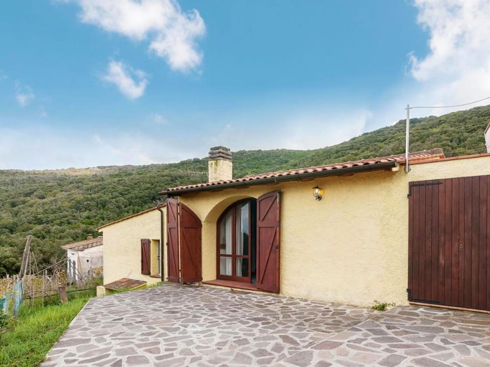 Property building, Patio, Mountain view