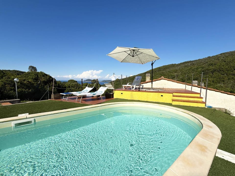 Mountain view, Sea view, Swimming pool, Swimming pool, sunbed