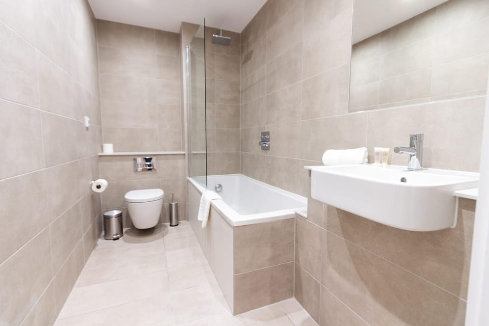 Shower, Toilet, Bathroom, Bath