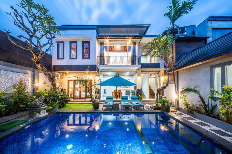 Property building, Garden, Garden view, Swimming pool