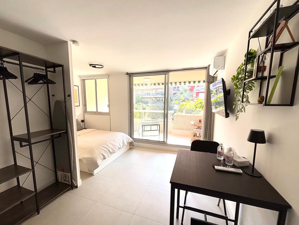 Cosy Studio Sunny Terrace and Pool Next to the Beach and Monaco Apartment in Roquebrune-Cap-Martin